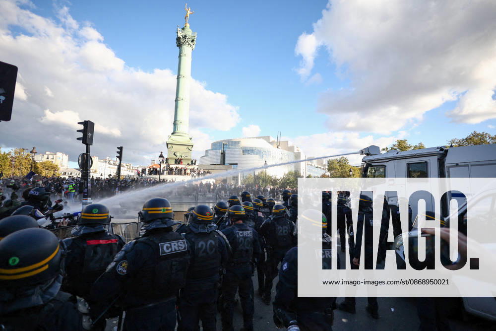 Student Protest - Paris Police forces during a demonstration at Place de la Bastille, in Paris, France on October 8, 2026, as part of a nationwide protest movement over learning conditions. Since late September, pupils have barred the entrances to hundreds of schools, complaining of teacher absences, overloaded timetables, dilapidated classrooms and buildings ill-adapted to rising temperatures, among other grievances. Photo by Raphael Lafargue ABACAPRESS.COM Paris France