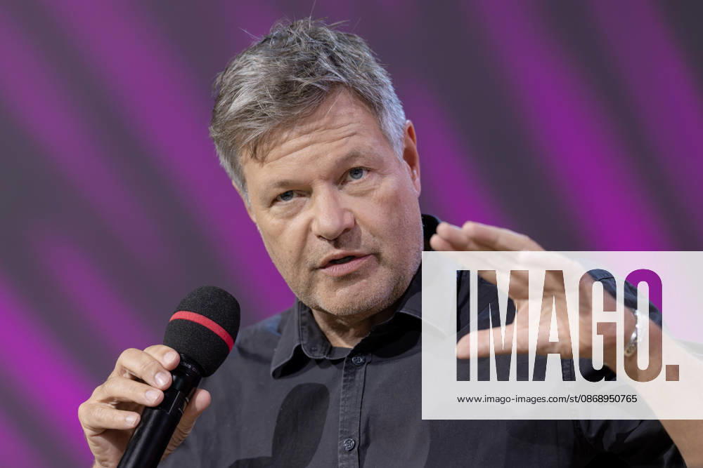 Buchmesse Frankfurt 2026 Robert Habeck stellt auf der Literaturbühne von ARD, ZDF und 3sat sein neues Buch Arctic Meltdown vor., Frankfurt am Main Hessen Deutschland Messegelände