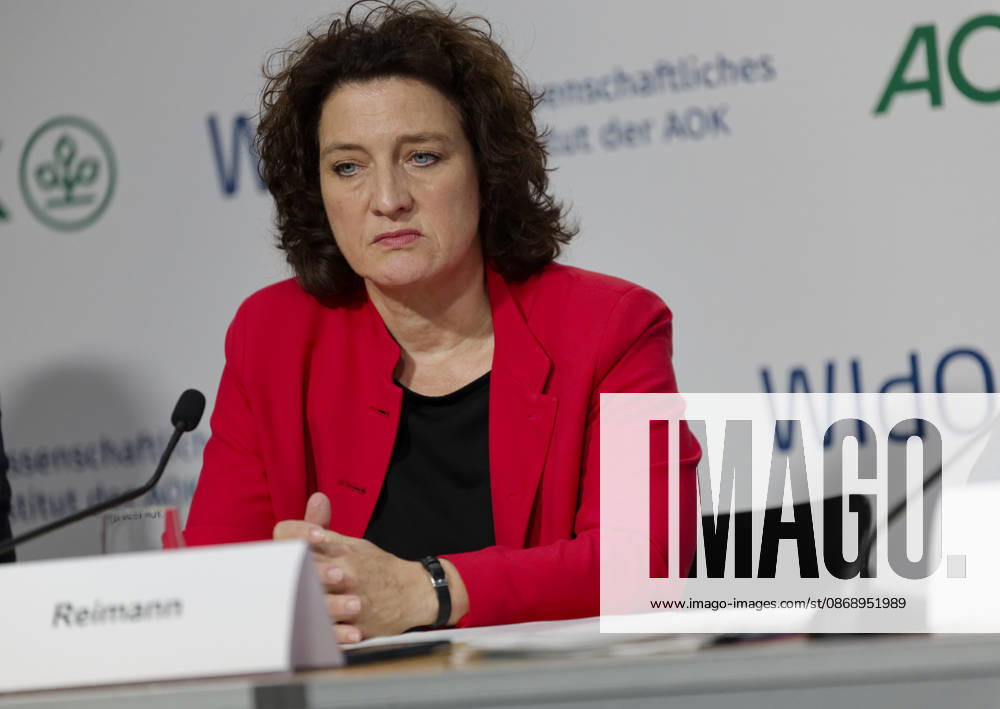 AOK-Fehlzeitenreport 2026 vorgestellt 2026-10-08 Deutschland, Berlin PressekonferenzFehlzeiten-Report 2026 des AOK-Bundesverbands und des Wissenschaftlichen instituts der AOK (WIsO). Im Bild Dr. Carola Reimann, Vorstandsvorsitzende AOK-Bundesverband.