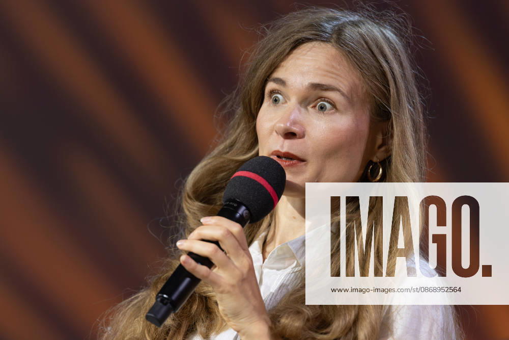 Buchmesse Frankfurt 2026 Valeria Gordeev erhält den aspekte Literaturpreis 2026 für ihr Buch Die Zikade entschlüft ihrer goldglänzenden Hülle ., Frankfurt am Main Hessen Deutschland Messegelände