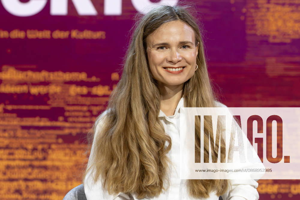 Buchmesse Frankfurt 2026 Valeria Gordeev erhält den aspekte Literaturpreis 2026 für ihr Buch Die Zikade entschlüft ihrer goldglänzenden Hülle ., Frankfurt am Main Hessen Deutschland Messegelände