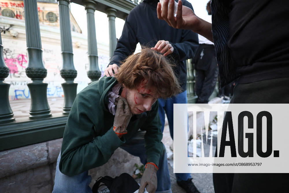 Clashes With Police During Students Protest - Paris Clash between high-school students and policemen during high-school students demonstration at Place de la Bastille, in Paris, France on October 8, 2026, as part of a nationwide protest movement over learning conditions. Since late September, pupils have barred the entrances to hundreds of schools, complaining of teacher absences, overloaded timetables, dilapidated classrooms and buildings ill-adapted to rising temperatures, among other grievances. Photo by Raphael Lafargue ABACAPRESS.COM Paris France