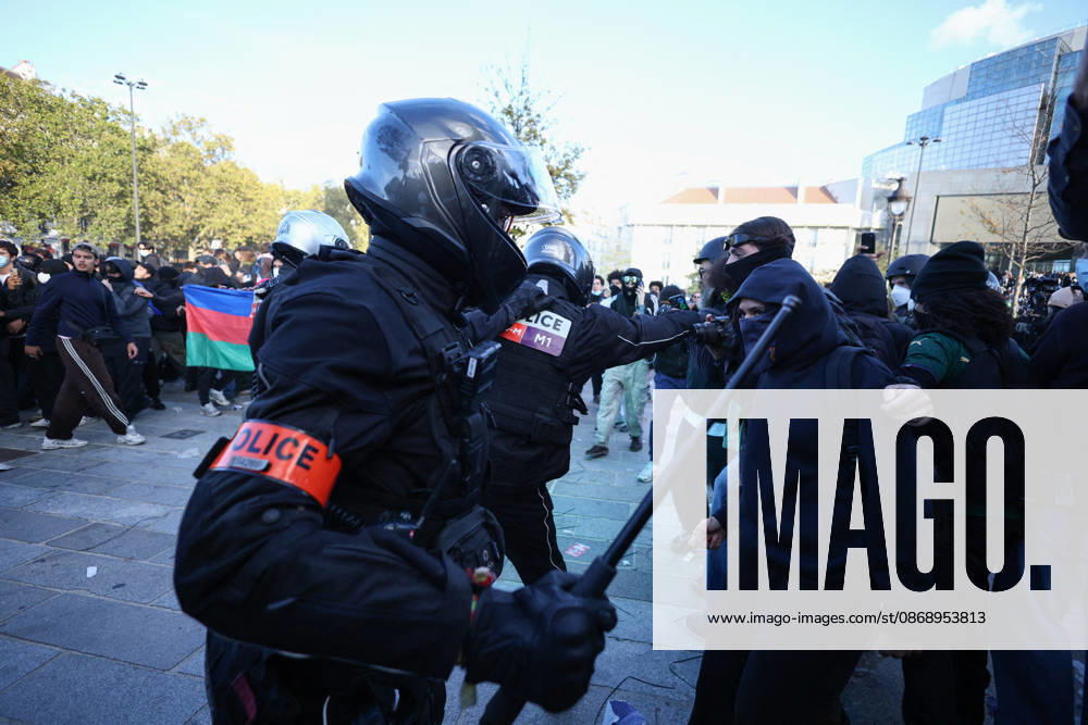 Clashes With Police During Students Protest - Paris Clash between high-school students and policemen during high-school students demonstration at Place de la Bastille, in Paris, France on October 8, 2026, as part of a nationwide protest movement over learning conditions. Since late September, pupils have barred the entrances to hundreds of schools, complaining of teacher absences, overloaded timetables, dilapidated classrooms and buildings ill-adapted to rising temperatures, among other grievances. Photo by Raphael Lafargue ABACAPRESS.COM Paris France