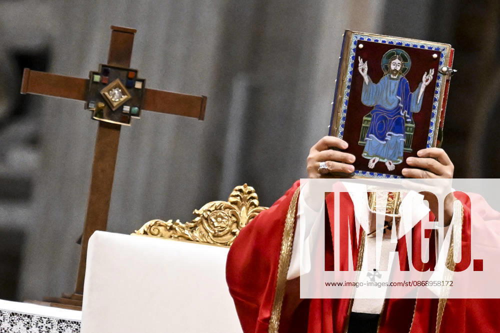 Pope Leo leads a mass for the inauguration of the academic year at the Pontificial University in Saint Peter s Square, Vatican City, 8 October 2026. ANSA RICCARDO ANTIMIANI. Vatican City Vatican City - ZUMAa110 20261008_zaf_a110_023