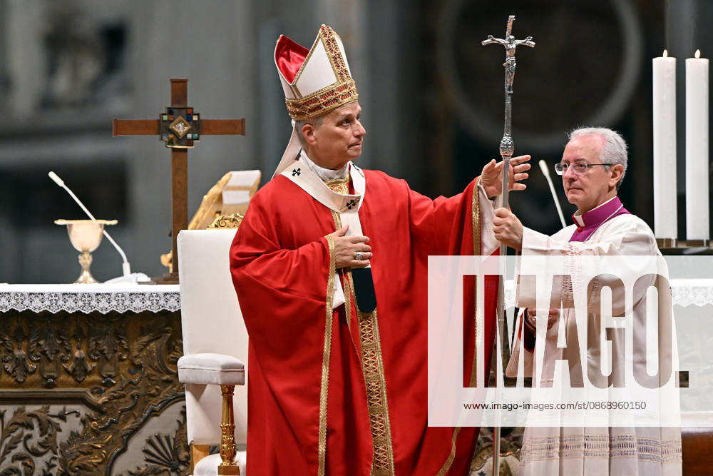 IPA89439171 - Italy, Rome, Vatican, October 8, 2026: Pope Leo XIV celebrates Holy Mass for the academic year at the Pontifical Universities in St. Peter s Basilica in the Vatican. Photograph by ALESSIA GIULIANI Catholic Press Photo