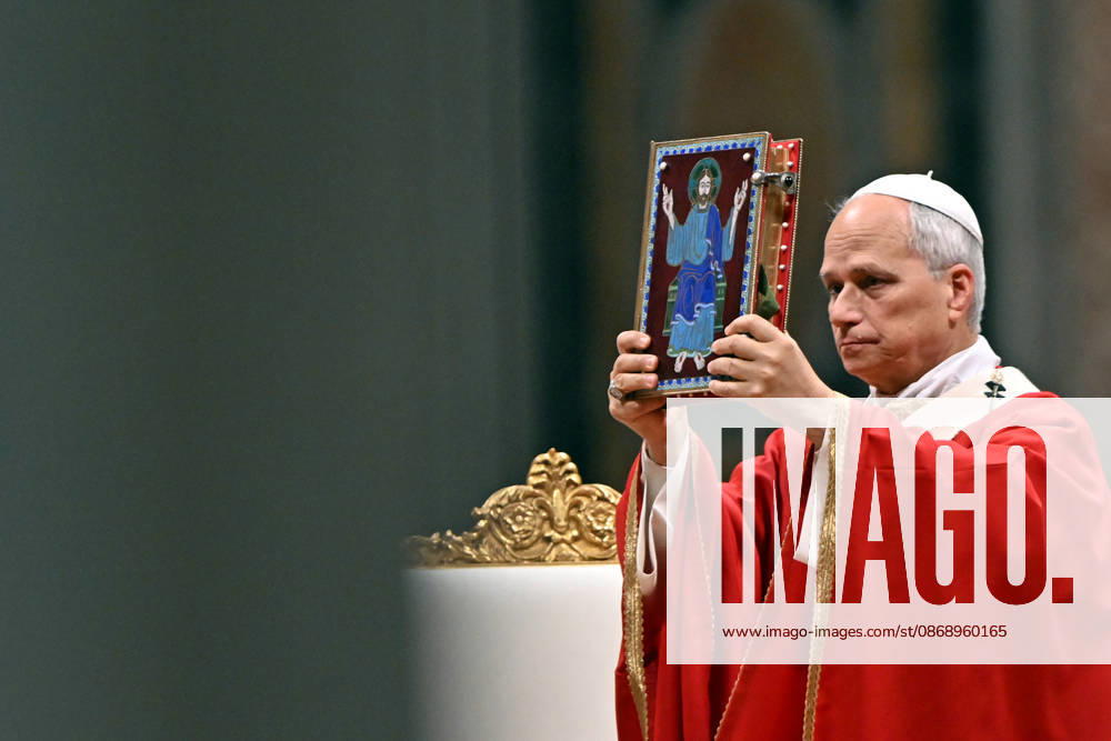 IPA89439174 - Italy, Rome, Vatican, October 8, 2026: Pope Leo XIV celebrates Holy Mass for the start of the academic year at the Pontifical Universities in St. Peter s Basilica in the Vatican. Photo by ALESSIA GIULIANI Catholic Press Photo