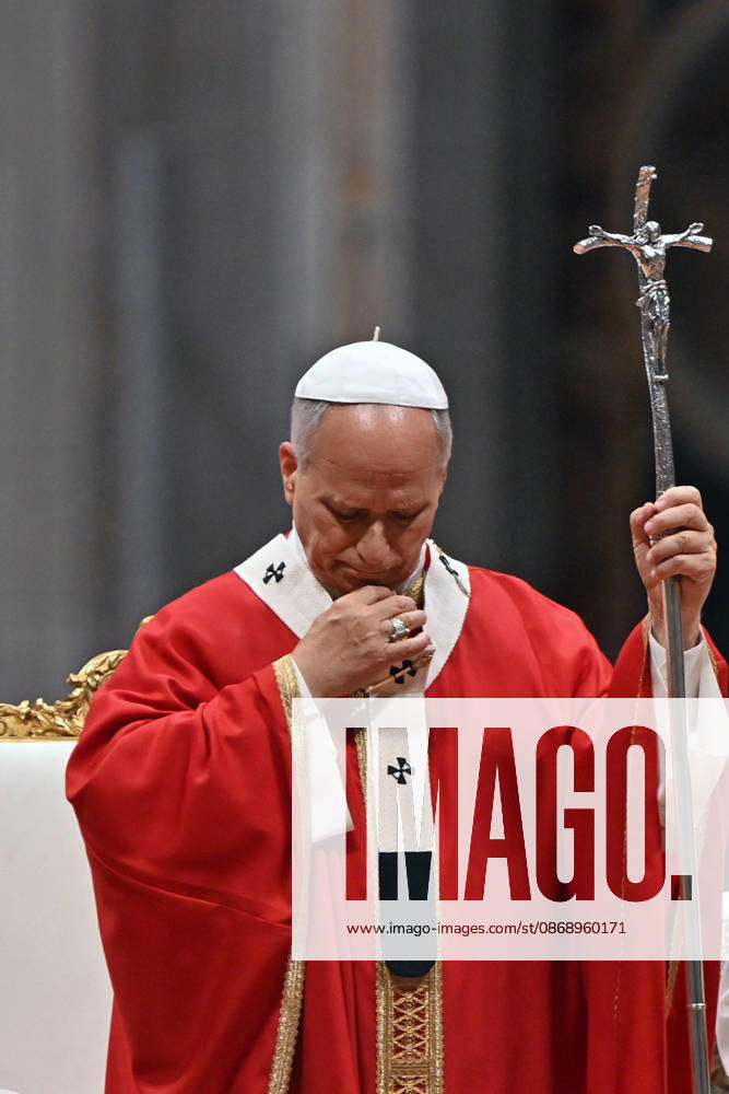 IPA89439176 - Italy, Rome, Vatican, October 8, 2026: Pope Leo XIV celebrates Holy Mass for the academic year at the Pontifical Universities in St. Peter s Basilica in the Vatican. Photograph by ALESSIA GIULIANI Catholic Press Photo
