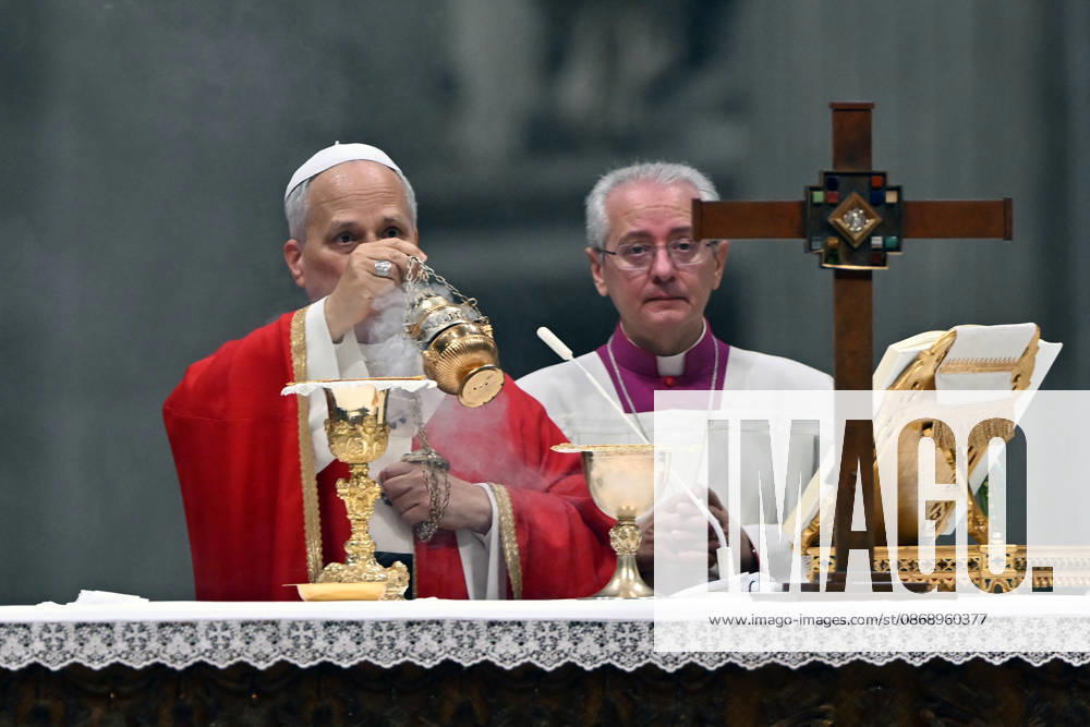 IPA89439168 - Italy, Rome, Vatican, October 8, 2026: Pope Leo XIV celebrates Holy Mass for the academic year at the Pontifical Universities in St. Peter s Basilica in the Vatican. Photograph by ALESSIA GIULIANI Catholic Press Photo