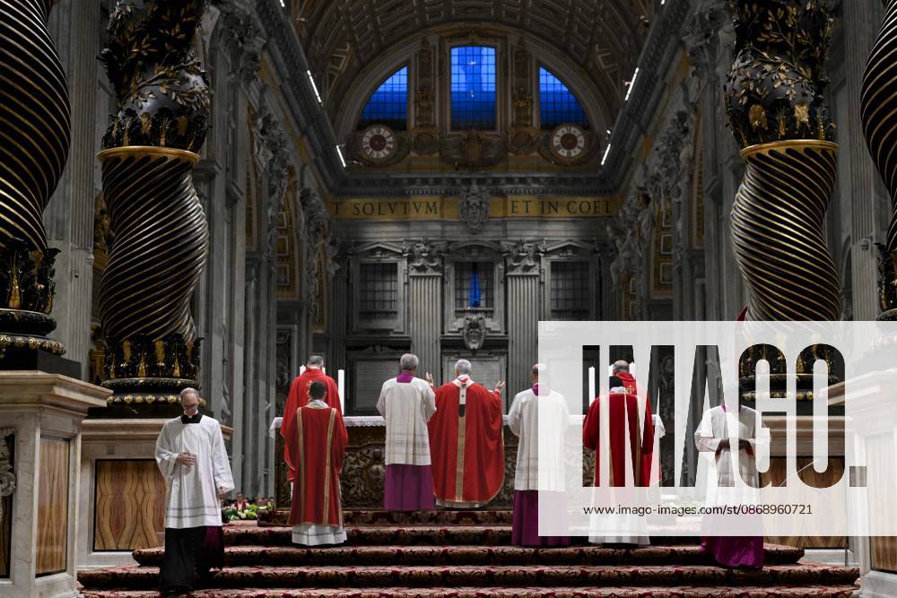 ITALY - POPE - VATICAN-2026 10 8 Italy, Rome, Vatican, 2026 10 8 Pope Leo XIV officiates the holy mass for the inauguration of the academic year of the pontifical universities at the St. Peter s Basilica in the Vatican. - NO BOOKS