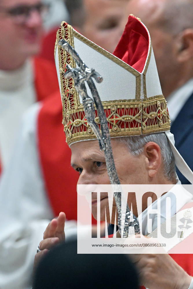 IPA89439194 - Italy, Rome, Vatican, October 8, 2026: Pope Leo XIV celebrates Holy Mass for the academic year at the Pontifical Universities in St. Peter s Basilica in the Vatican. Photograph by ALESSIA GIULIANI Catholic Press Photo