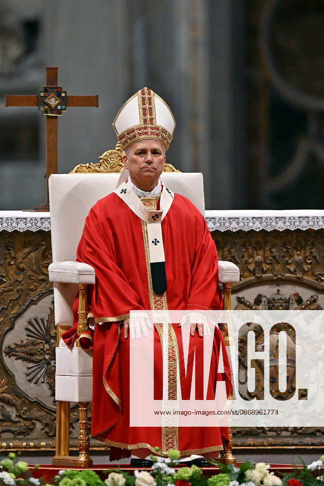 ROME - VATICAN - POPE - 2026 10 8 Italy, Rome, Vatican, 2026 10 8 Pope Leo XIV celebrates Holy Mass for the academic year at the Pontifical Universities in St Peter s Basilica in the Vatican . - NO BOOKS