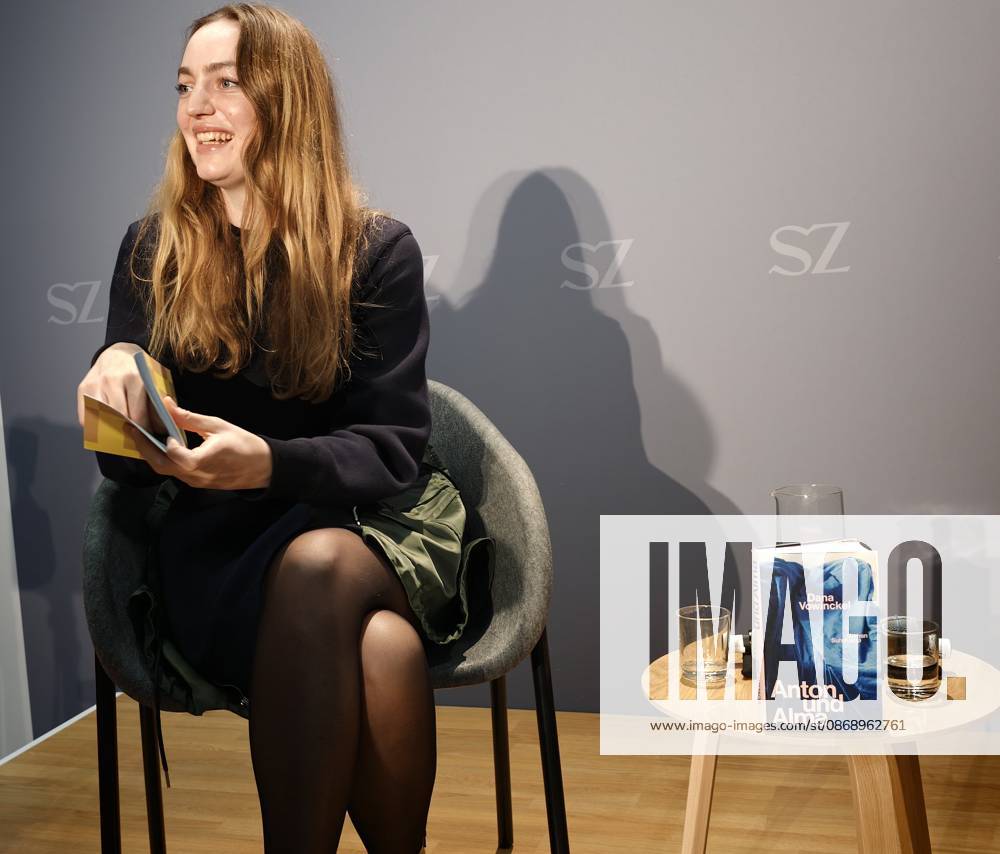 Frankfurt am Main, Messe Frankfurter Buchmesse 2026 Autorin Dana Vowinckel präsentiert ihr neues Buch Anton und Alma.