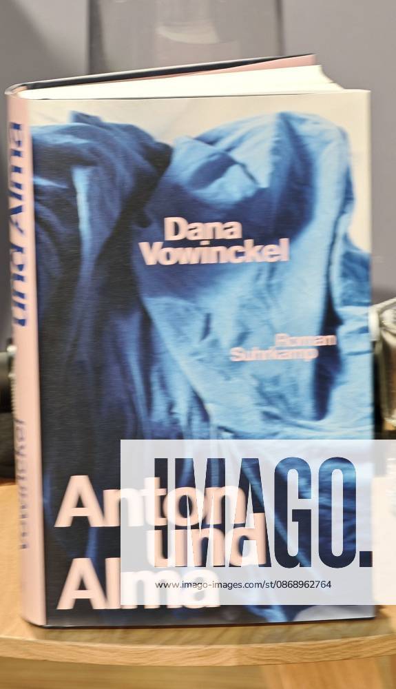 Frankfurt am Main, Messe Frankfurter Buchmesse 2026 Autorin Dana Vowinckel präsentiert ihr neues Buch Anton und Alma.