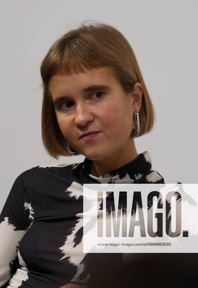 Frankfurt am Main, Messe Frankfurter Buchmesse 2026 Autorin Caroline Wahl präsentiert ihren Roman 1999 Meter über dem Meer
