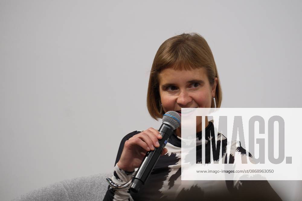 Frankfurt am Main, Messe Frankfurter Buchmesse 2026 Autorin Caroline Wahl präsentiert ihren Roman 1999 Meter über dem Meer