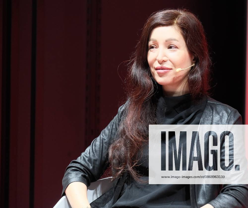 Frankfurt am Main, Messe Frankfurter Buchmesse 2026 Dr. Tanja Kubes stellt ihr neues Buch Code und Care. mit Feministischer KI die Welt gerechter gestalten vor