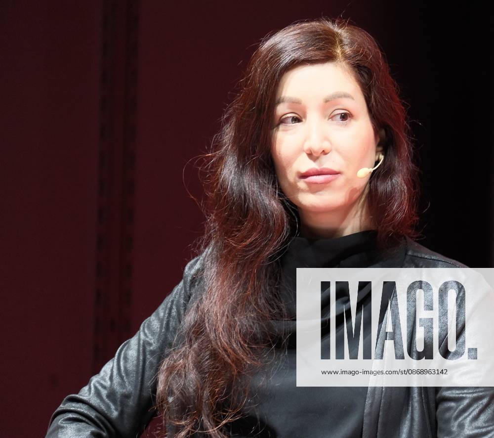 Frankfurt am Main, Messe Frankfurter Buchmesse 2026 Dr. Tanja Kubes stellt ihr neues Buch Code und Care. mit Feministischer KI die Welt gerechter gestalten vor