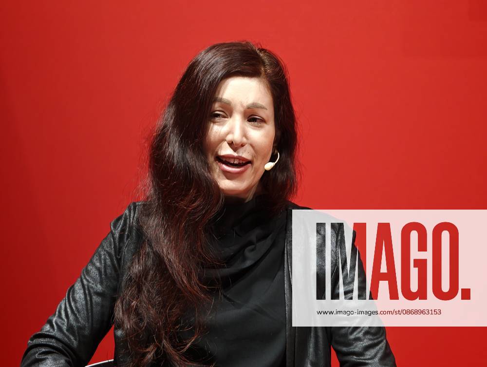 Frankfurt am Main, Messe Frankfurter Buchmesse 2026 Dr. Tanja Kubes stellt ihr neues Buch Code und Care. mit Feministischer KI die Welt gerechter gestalten vor