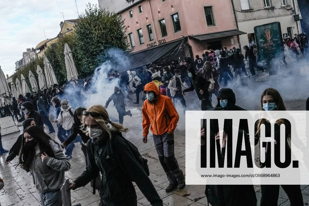 Protest against eduction conditions continues in Nancy NANCY, FRANCE - OCTOBER 8: Police intervene with tear gas during student protest against education conditions in Nancy, France, on October 8, 2026. Students took part in a nationwide high-school mobilization over school conditions and demands for greater education resources. Muhammed Said Tako Anadolu Nancy France. Editorial use only. Please get in touch for any other usage.