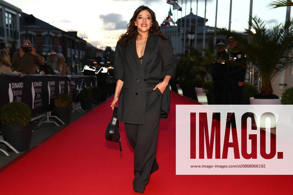 ZOE ADJANI during the Opening Ceremony of the 37th Dinard British and Irish Film Festival in Dinard, France. Dinard France - ZUMAc179 20261008_zep_c179_041