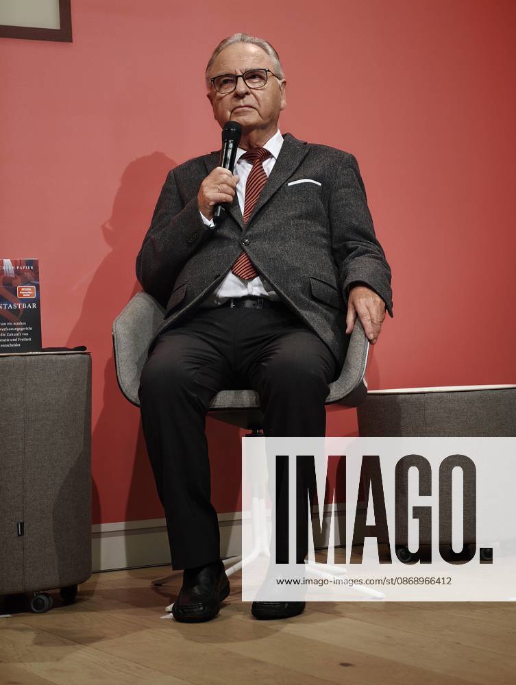 Frankfurt am Main, Messe Frankfurter Buchmesse 2026 ehemaliger Präsident des Bundesverfassungsgerichts Hans-Jürgen Papier präsentiert sein Buch Unantastbar: Warum ein starkes Bundesverfassungsgericht über die Zukunft von Demokratie und Freiheit entscheidet
