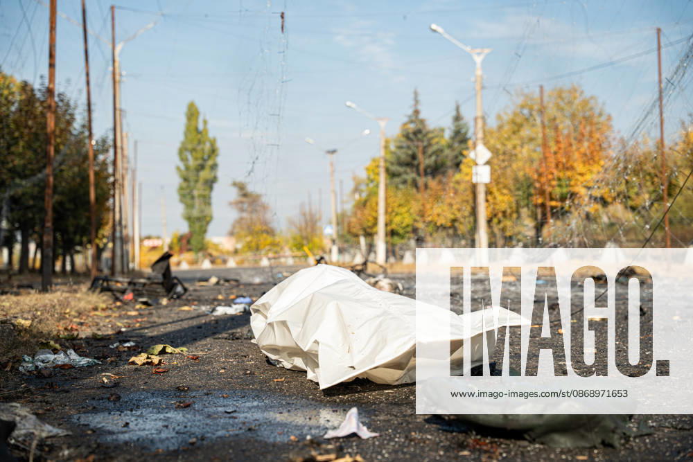 Russian Strike Hits Kramatorsk Buses A fully covered body lies on a blast-damaged street after a Russian strike in Kramatorsk, Donetsk region, Ukraine, on October 8, 2026. Ukrainian authorities said a Russian guided bomb struck two scheduled passenger buses in Kramatorsk at about 10:00. At least 30 people were killed and at least 18 wounded, while Ukraine s State Emergency Service later reported 33 deaths; public transport in Kramatorsk and nearby Sloviansk was suspended after the attack. Kramatorsk Donetsk Ukraine