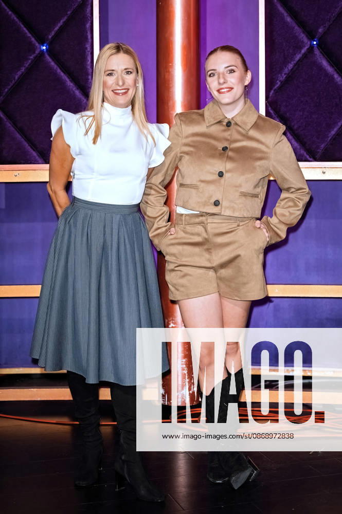 MDR - Riverboat. Sängerin Stefanie Hertel mit ihrer Tochter Johanna Mross anläßlich der Aufzeichnung der MDR - Talkshow Riverboat am 08.10.2026 in der Mediacity Leipzig. 20261008SFL0003
