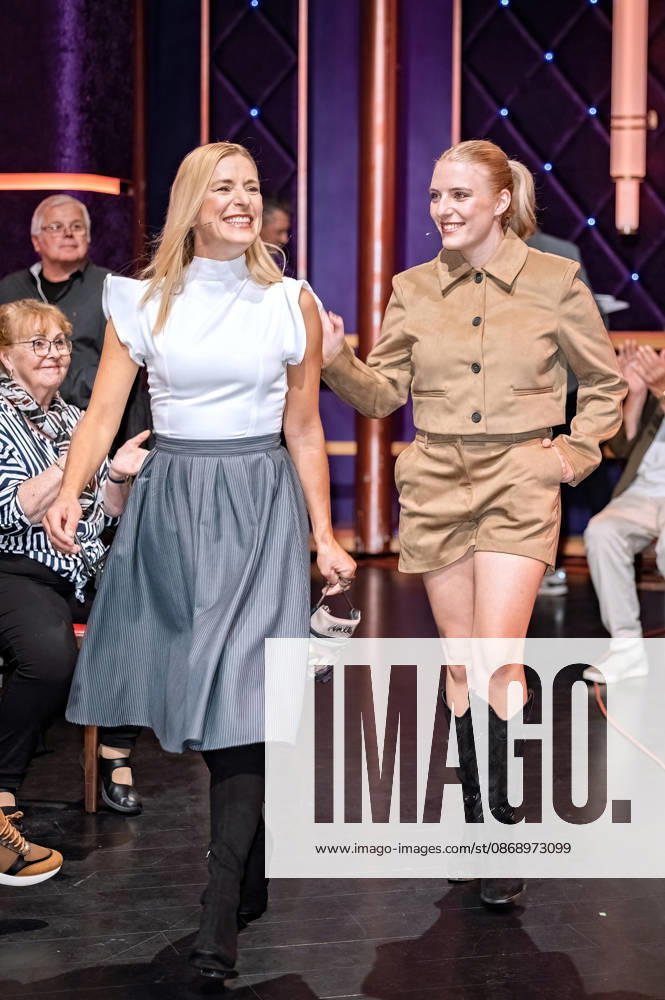 MDR - Riverboat. Sängerin Stefanie Hertel mit ihrer Tochter Johanna Mross anläßlich der Aufzeichnung der MDR - Talkshow Riverboat am 08.10.2026 in der Mediacity Leipzig. 20261008SFL0010