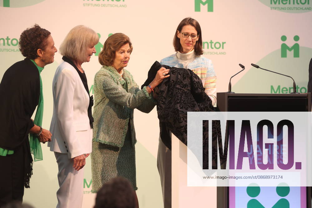 Sybille Perez, Monika Brandt, Bettina Gräfin Bernadotte, Königin Silvia von Schweden bei der Verleihung vom Mentor-Zukunftspreis beim Jubiläum der Mentor-Stiftung auf der Insel Mainau. Mainau
