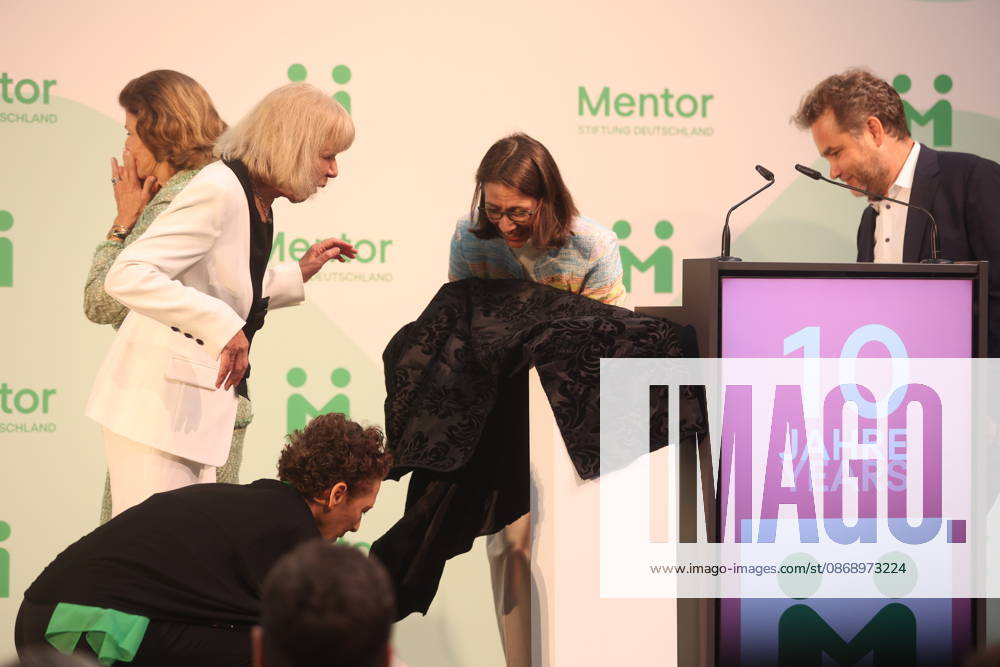 Sybille Perez, Monika Brandt, Bettina Gräfin Bernadotte, Königin Silvia von Schweden und Moritz Ritter bei der Verleihung vom Mentor-Zukunftspreis beim Jubiläum der Mentor-Stiftung auf der Insel Mainau. Mainau