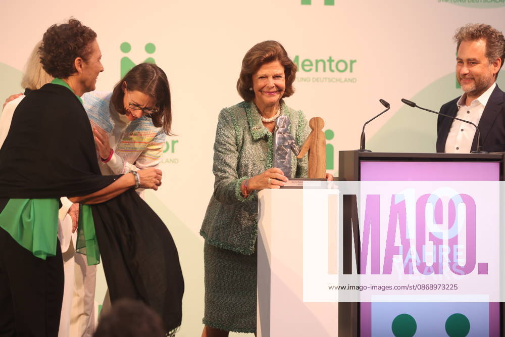 Sybille Perez, Monika Brandt, Bettina Gräfin Bernadotte, Königin Silvia von Schweden und Moritz Ritter bei der Verleihung vom Mentor-Zukunftspreis beim Jubiläum der Mentor-Stiftung auf der Insel Mainau. Mainau