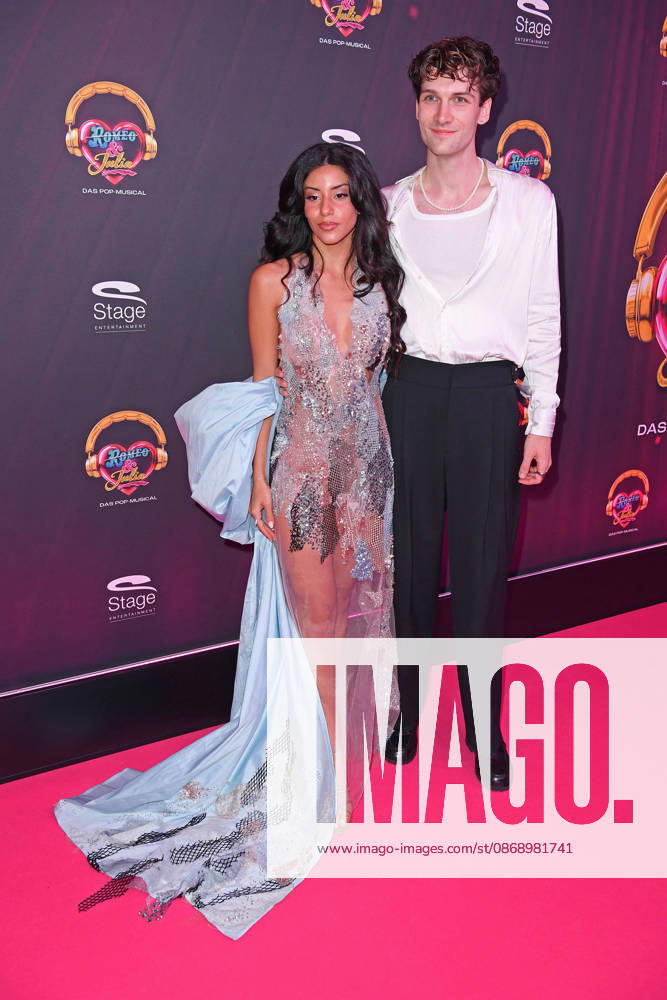 Rita Sebeh aka Sebeya (als Julia), Jonathan Guth (als Romeo) bei der & JULIA MUSICALPREMIERE im Stage Palladium Theater in Stuttgart am 08.10.2026