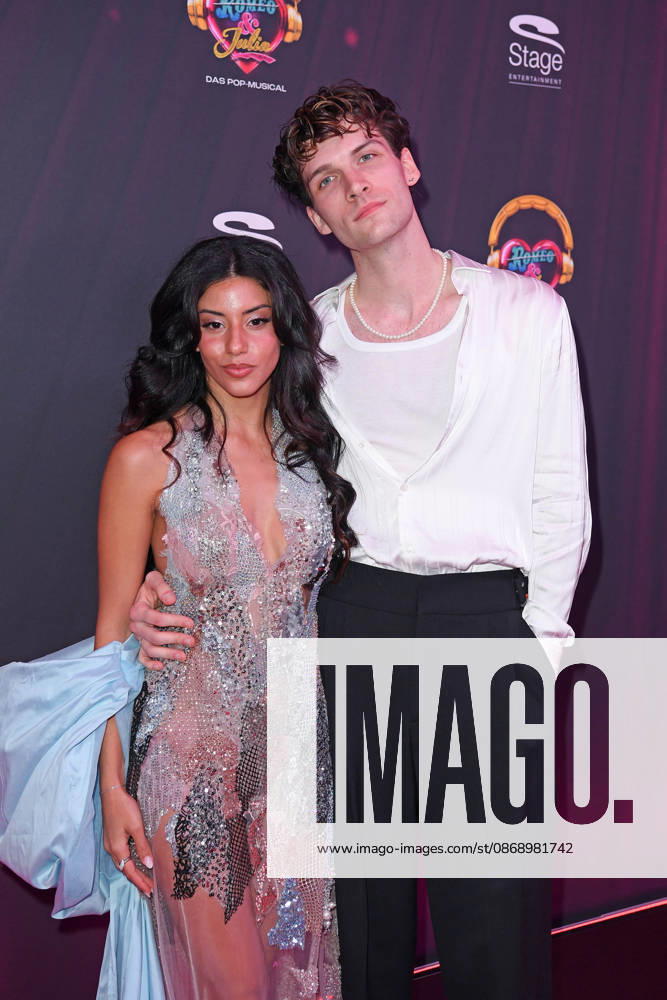 Rita Sebeh aka Sebeya (als Julia), Jonathan Guth (als Romeo) bei der & JULIA MUSICALPREMIERE im Stage Palladium Theater in Stuttgart am 08.10.2026