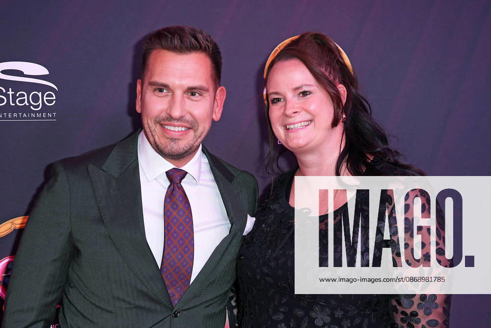 Chris Fleischhauer, Simone Wimmer (Hitradio Antenne 1) bei der & JULIA MUSICALPREMIERE im Stage Palladium Theater in Stuttgart am 08.10.2026