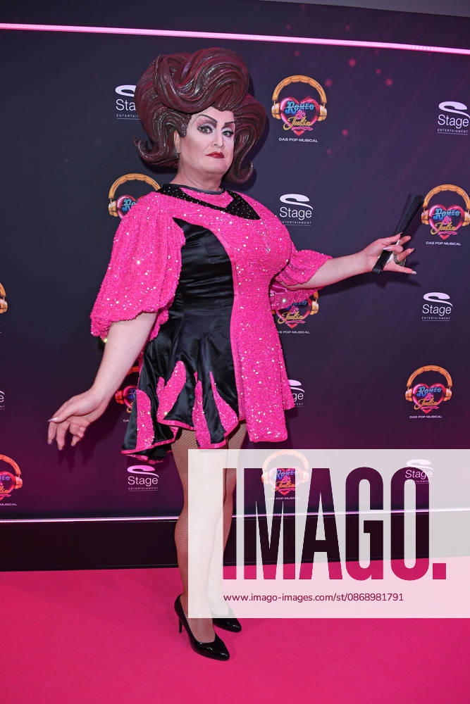 Frl. Wommy Wonder bei der & JULIA MUSICALPREMIERE im Stage Palladium Theater in Stuttgart am 08.10.2026