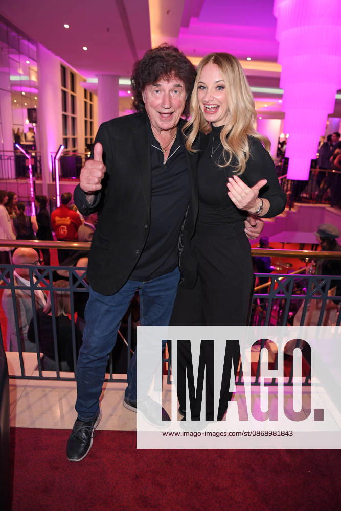 Olaf der Flipper (Olaf Malolepski) mit Tochter Pia Malo bei der & JULIA MUSICALPREMIERE im Stage Palladium Theater in Stuttgart am 08.10.2026