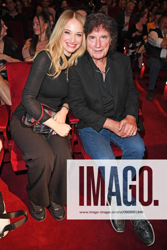 Olaf Malolepski (Olaf der Flipper) mit Tochter Pia Malo bei der & JULIA MUSICALPREMIERE im Stage Palladium Theater in Stuttgart am 08.10.2026