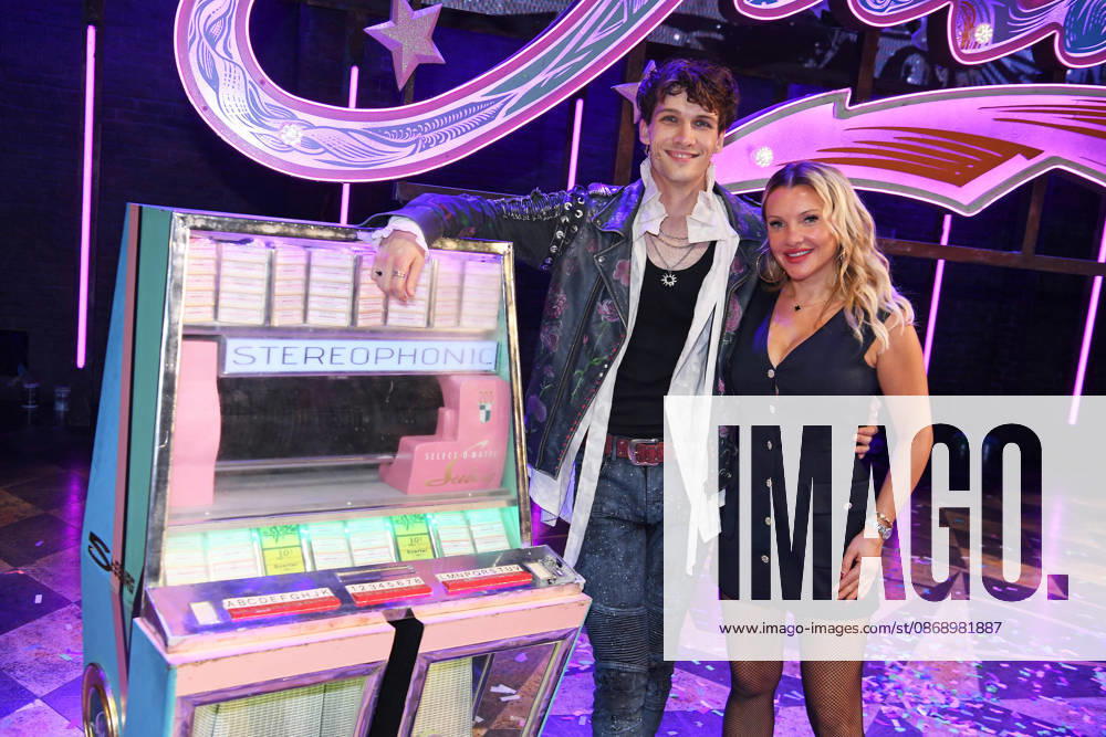 Jonathan Guth (als Romeo), Evelyn Burdecki bei der & JULIA MUSICALPREMIERE im Stage Palladium Theater in Stuttgart am 08.10.2026