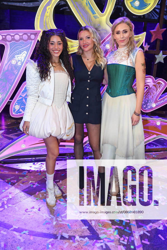 Rita Sebeh aka Sebeya (als Julia), Evelyn Burdecki, Sabrina Weckerlin bei der & JULIA MUSICALPREMIERE im Stage Palladium Theater in Stuttgart am 08.10.2026