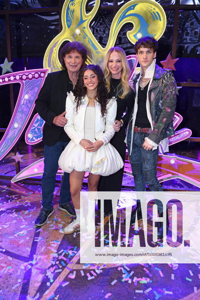 Olaf der Flipper (Olaf Malolepski) mit Tochter Pia Malo, Rita Sebeh aka Sebeya (als Julia), Jonathan Guth (als Romeo) bei der & JULIA MUSICALPREMIERE im Stage Palladium Theater in Stuttgart am 08.10.2026