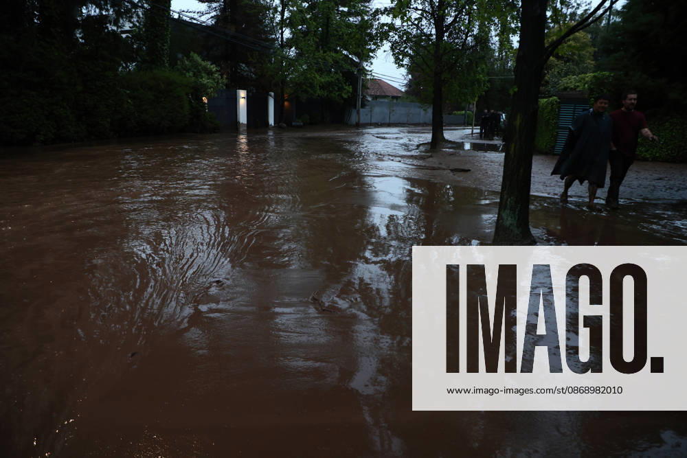 Santiago, October 8, 2026: A mudslide is affecting the area from San Carlos de Apoquindo to Los Dominicos in the Las Condes district, causing widespread damage and sweeping away vehicles and people. Dragomir Yankovic Aton, Chile, Santiago, Chile Aton 1197973