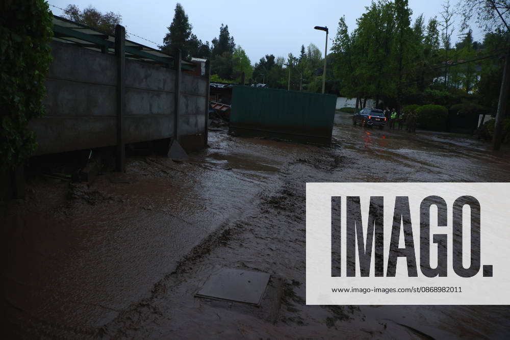 Santiago, October 8, 2026: A mudslide is affecting the area from San Carlos de Apoquindo to Los Dominicos in the Las Condes district, causing widespread damage and sweeping away vehicles and people. Dragomir Yankovic Aton, Chile, Santiago, Chile Aton 1197974