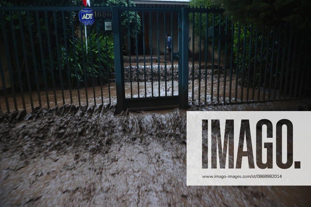 Santiago, October 8, 2026: A mudslide is affecting the area from San Carlos de Apoquindo to Los Dominicos in the Las Condes district, causing widespread damage and sweeping away vehicles and people. Dragomir Yankovic Aton, Chile, Santiago, Chile Aton 1197977