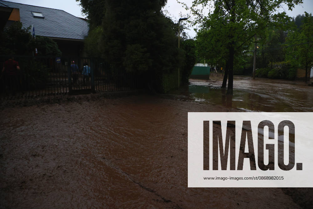 Santiago, October 8, 2026: A mudslide is affecting the area from San Carlos de Apoquindo to Los Dominicos in the Las Condes district, causing widespread damage and sweeping away vehicles and people. Dragomir Yankovic Aton, Chile, Santiago, Chile Aton 1197978
