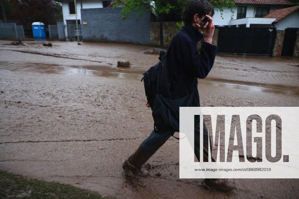 Santiago, October 8, 2026: A mudslide is affecting the area from San Carlos de Apoquindo to Los Dominicos in the Las Condes district, causing widespread damage and sweeping away vehicles and people. Dragomir Yankovic Aton, Chile, Santiago, Chile Aton 1197982