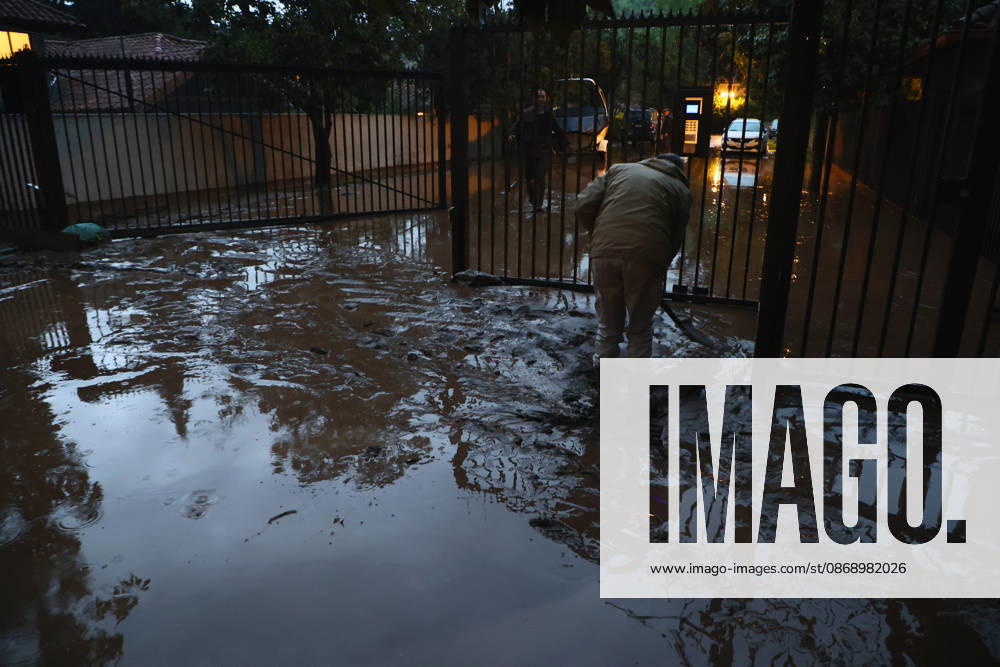 Santiago, October 8, 2026: A mudslide is affecting the area from San Carlos de Apoquindo to Los Dominicos in the Las Condes district, causing widespread damage and sweeping away vehicles and people. Dragomir Yankovic Aton, Chile, Santiago, Chile Aton 1197962