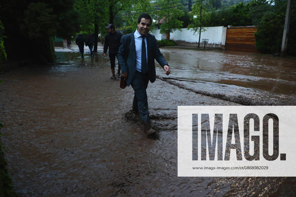 Santiago, October 8, 2026: A mudslide is affecting the area from San Carlos de Apoquindo to Los Dominicos in the Las Condes district, causing widespread damage and sweeping away vehicles and people. Dragomir Yankovic Aton, Chile, Santiago, Chile Aton 1197965