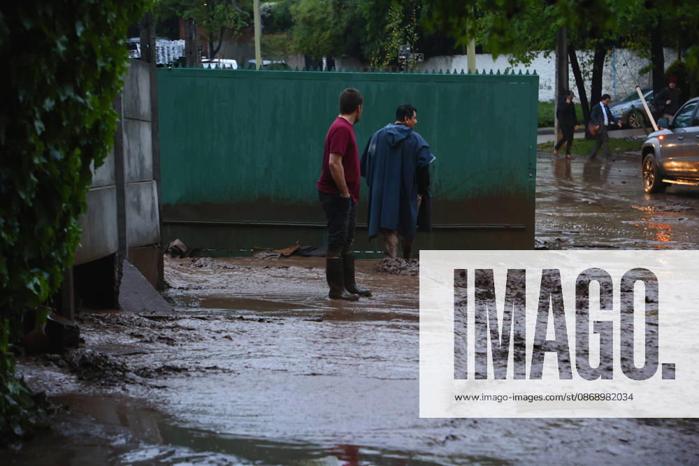 Santiago, October 8, 2026: A mudslide is affecting the area from San Carlos de Apoquindo to Los Dominicos in the Las Condes district, causing widespread damage and sweeping away vehicles and people. Dragomir Yankovic Aton, Chile, Santiago, Chile Aton 1197970