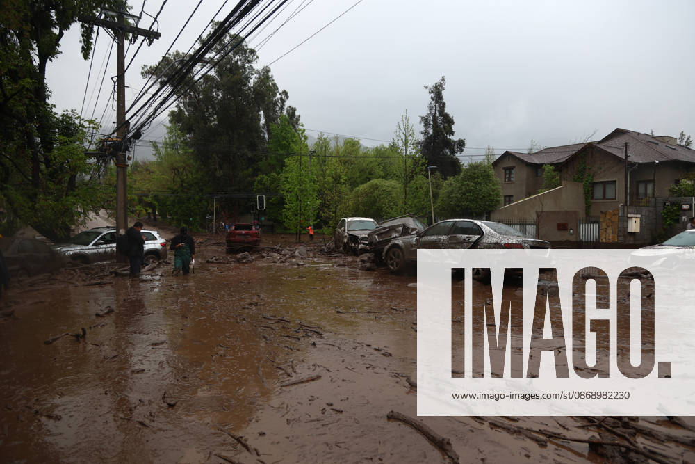 Mudslide hits eastern Santiago, Chile SANTIAGO, CHILE - OCTOBER 8: A barrage of water, mud and stones descended this Thursday afternoon through the San Carlos de Apoquindo sector, a sector in the east of Santiago, and swept away cars and public transport vehicles, in Santiago, Chile, on Thursday, October 8, 2026. Lucas Aguayo Araos Anadolu Santiago Chile. Editorial use only. Please get in touch for any other usage.