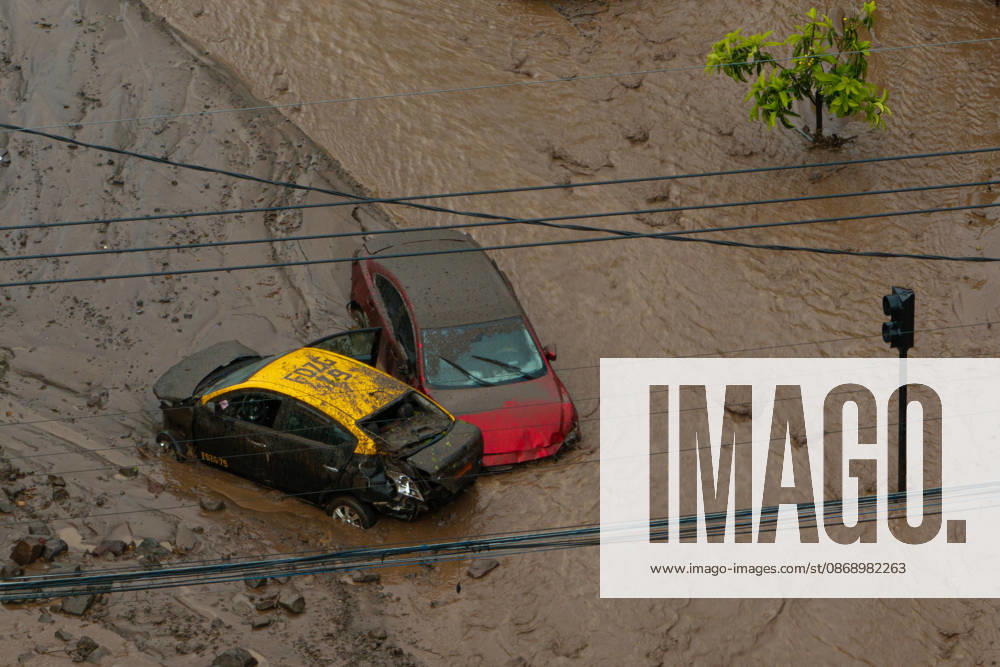 Mudslide hits eastern Santiago, Chile SANTIAGO, CHILE - OCTOBER 8: A barrage of water, mud and stones descended this Thursday afternoon through the San Carlos de Apoquindo sector, a sector in the east of Santiago, and swept away cars and public transport vehicles, in Santiago, Chile, on Thursday, October 8, 2026. Lucas Aguayo Araos Anadolu Santiago Chile. Editorial use only. Please get in touch for any other usage.